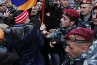 Во время протестов в Ереване - два десятка задержанных