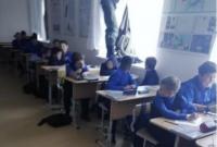 "Всем сидеть, это захват!": в годовщину "бесланской трагедии" спецназ РФ разыграл перед пятиклассниками сцену теракта
