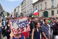 Во Франции из-за беспорядков на акциях против "паспортов здоровья" задержали почти 20 человек