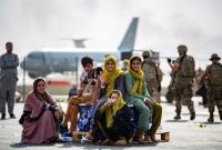 "Талибан" пытается навести порядок в аэропорту Кабула - СМИ