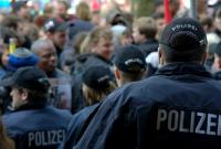 Жители Германии вышли на антикарантинные протесты: полиция арестовала больше сотни