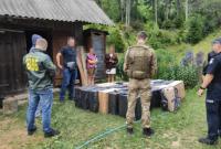 На Буковине пограничники разоблачили склад с табачными изделиями