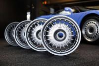 Комплект старых колёсных дисков продают по цене нового Hyundai Solaris — они от Bugatti