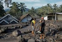 В Индонезии повысили статус опасности вулкана Семеру, опасаясь нового извержения