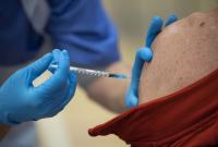 Во Франции 10 миллионов человек получили бустерную дозу COVID-вакцины