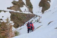 В Карпатах потерялись три человека на снегоходах. Их ищут второй день