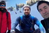 В Турции спасли трех альпинистов, укрывшихся в «снежной пещере»