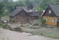 На Закарпатье ливень затопил дворы и дороги