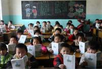 Китайские власти заявили, что непривитые родители не смогут отправлять детей в школу
