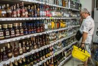 В Украине предлагают запретить продажу алкоголя и сигарет в супермаркетах: о чем идет речь