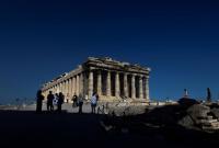 Греция вводит обязательное регулярное тестирование для невакцинированных работников ресторанов и туркомпаний