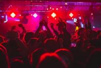 Черногория усиливает карантин: закрывают дискотеки и ночные клубы
