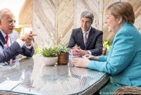 Обсуждали Украину: Меркель проводила встречу с Байденом на полях саммита G7