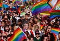 В Варшаве тысячи людей вышли на улицы в поддержку ЛГБТ