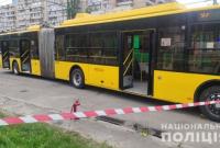 В Киеве мужчина бросил в троллейбус «коктейль Молотова», пострадала пассажирка