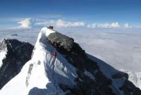 Альпинисты из США и Гонконга установили новые рекорды на Эвересте