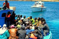 Четыре лодки, перевозившие сотню мигрантов, высадили их на итальянском отрове Лампедуза