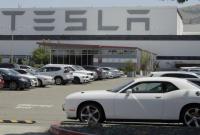 На заводе Tesla в Калифорнии 450 работников заразились коронавируом