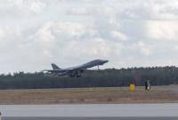 Стратегический бомбардировщик США B-1B Lancer впервые приземлился в Польше