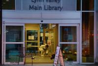 В Канаде мужчина с ножом напал на людей в библиотеке: один человек погиб, шестеро ранены