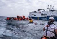 Корабль с 10 трупами мигрантов прибило к берегу Сицилии
