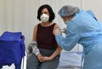 Количество вакцинированных от COVID за сутки в Украине упало дважды
