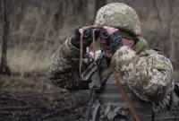 Двох військовослужбовців та одного цивільного поранено внаслідок обстрілів на Донбасі