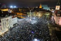 В Польше прошли массовые акции в память об умершей беременной