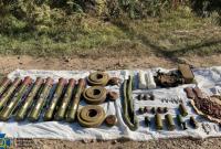 В Донецкой области возле железной дороги обнаружили тайник с минами и гранатами