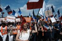 Более 140 тыс. человек пришли на акции протеста против санитарных пропусков во Франции