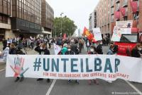 В Берлине тысячи людей вышли на акцию за общественную солидарность