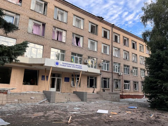 Российские захватчики ударили по Краматорску: повреждены учебные заведения