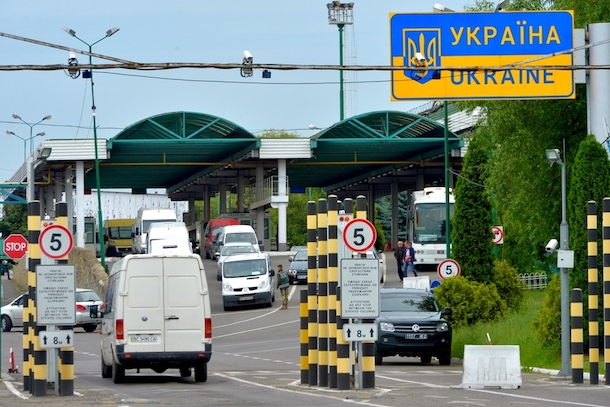 Українці зможуть перетинати кордон у порядку електронної черги: стало відомо, скільки це буде коштувати