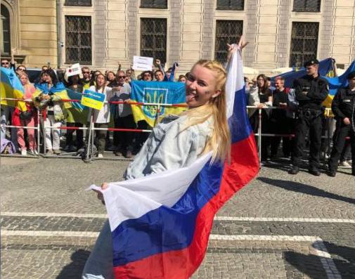 В Австрии рашистка набросилась на украинок выкрикивая слова в поддержку войны рф против Украины. Россиянка получила наказание