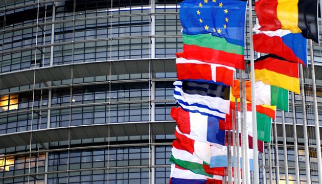 Еврокомиссия готовит шестой пакет санкций против рф, включающий ограничения по нефти