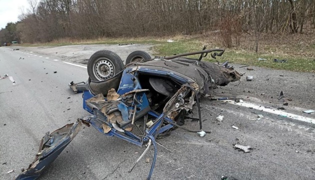 В Черниговской области автомобиль подорвался на противотанковой мине