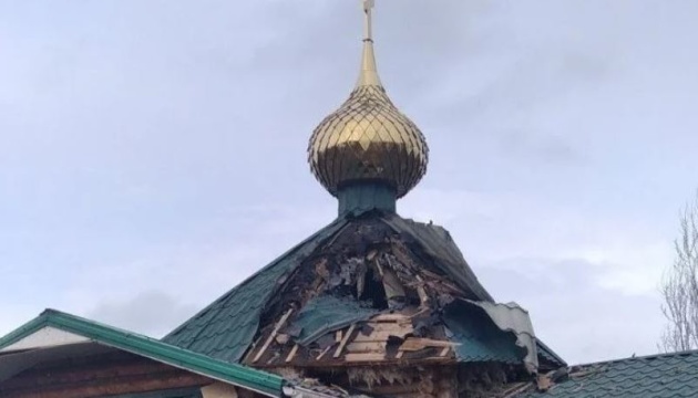 Вражеский снаряд попал в храм в Рубежном, ранены двое священников