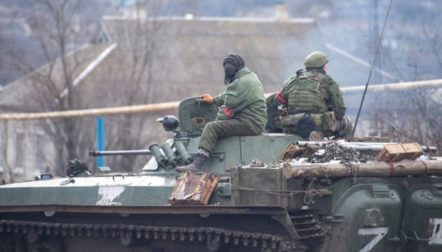 Матери российских захватчиков "штурмуют" военкоматы, чтобы забрать сыновей из Украины