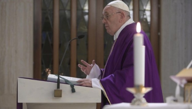 Папа Франциск говорит, что уже написал заявление об отставке