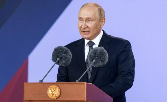 путин просит спецслужбы найти "изменников и шпионов" - СМИ