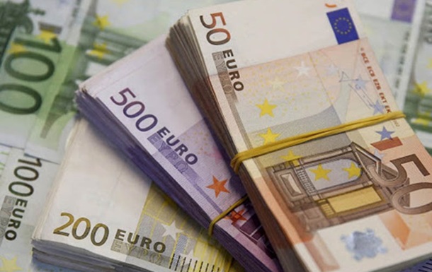 Курсы евро и доллара сравнялись впервые за 20 лет