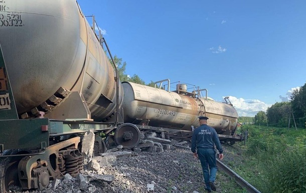 В Тульской области сошли с рельсов 12 вагонов поезда