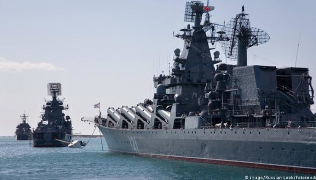 россия усилила группировку в Черном море субмариной