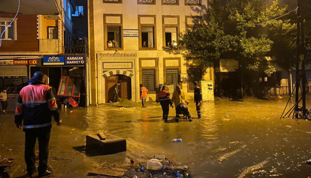 Наводнение в Стамбуле затопило больше 130 жилых домов