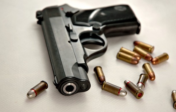 Купити пістолет в Україні: названо дату, з якої буде дозволено торгівлю зброєю
