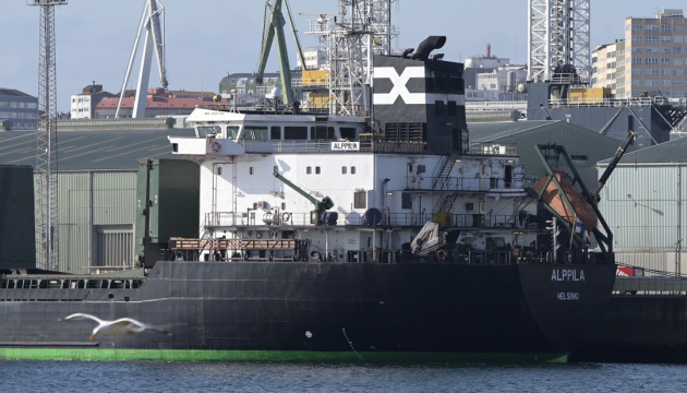 Везли по новому маршруту: судно с украинской кукурузой прибыло в Испанию — CNN
