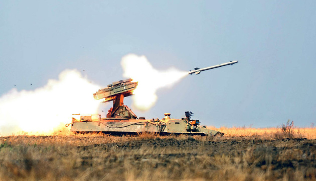 Над Запорожьем украинские военные сбили вражескую ракету