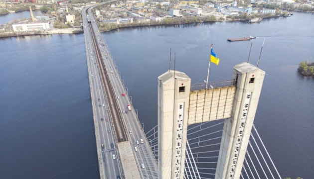 Южный мост в Киеве закроют для проезда частных автомобилей