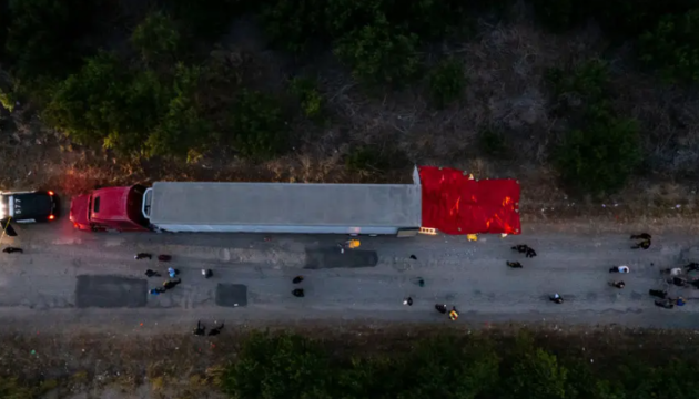 В американском грузовике нашли тела почти полсотни мигрантов