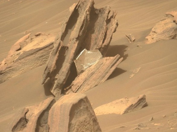 Аппарат Perseverance нашел на Марсе мусор